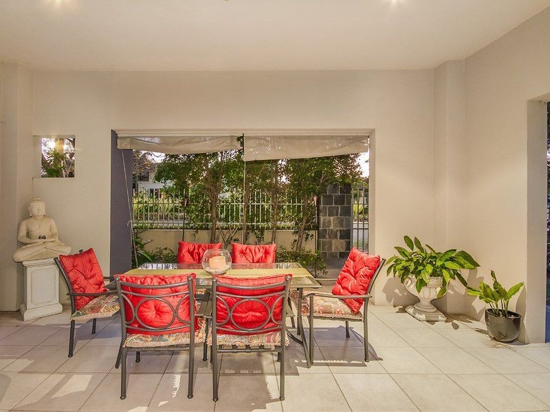6103 The Lakes Drive, Hope Island QLD 4212