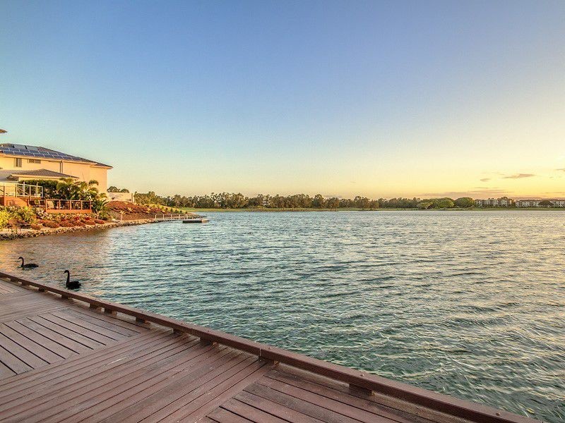 6103 The Lakes Drive, Hope Island QLD 4212