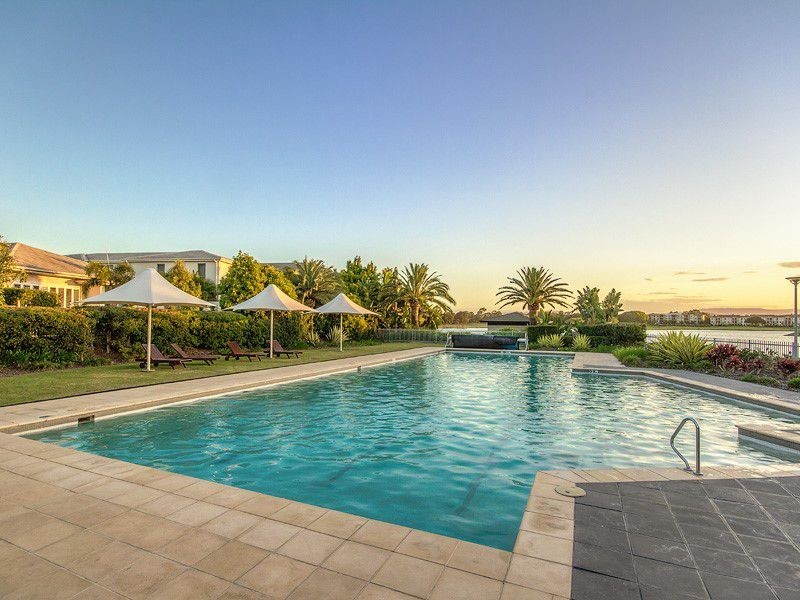 6103 The Lakes Drive, Hope Island QLD 4212