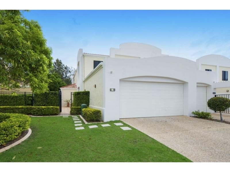 8880 Magnolia Drive East, Hope Island QLD 4212