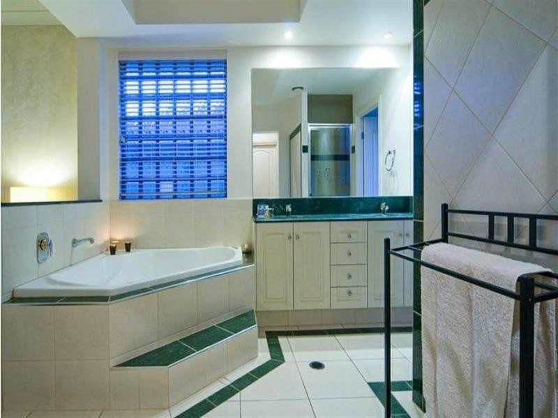 6 Saltair Grove, Helensvale QLD 4212