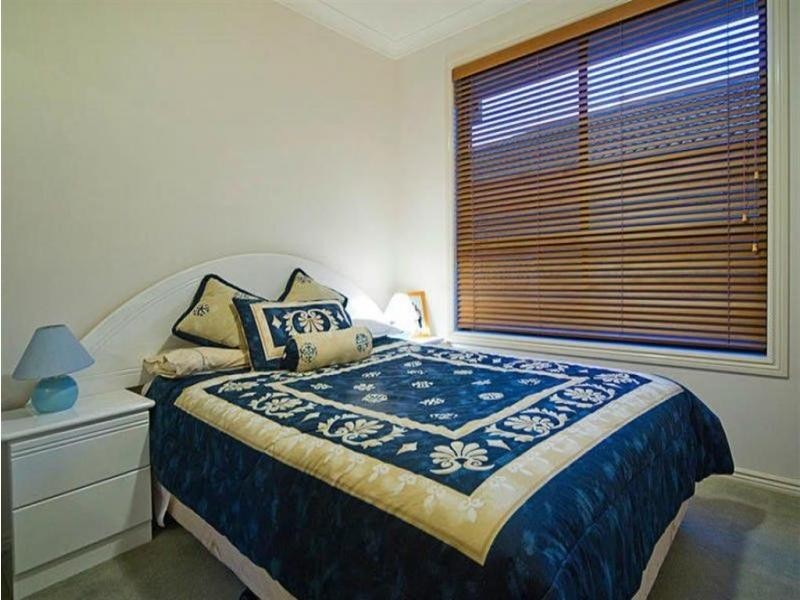 6 Saltair Grove, Helensvale QLD 4212