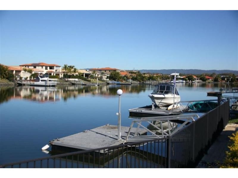 6 Saltair Grove, Helensvale QLD 4212