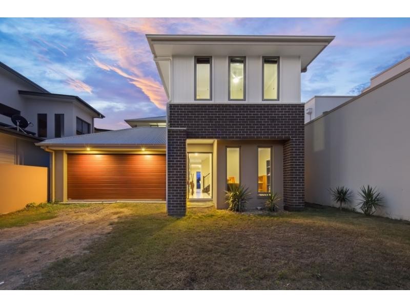 28 Harbourvue Court, Helensvale QLD 4212