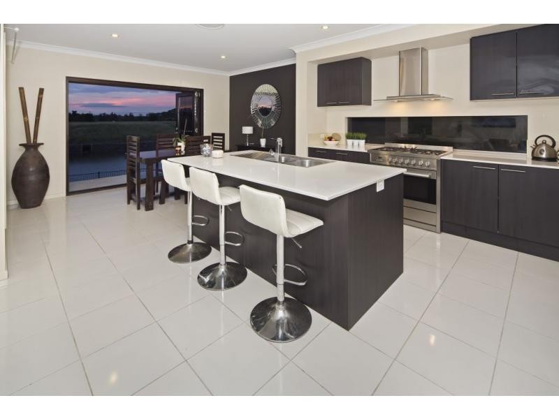 28 Harbourvue Court, Helensvale QLD 4212