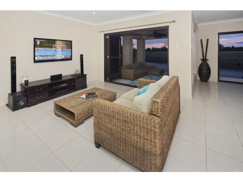 28 Harbourvue Court, Helensvale QLD 4212
