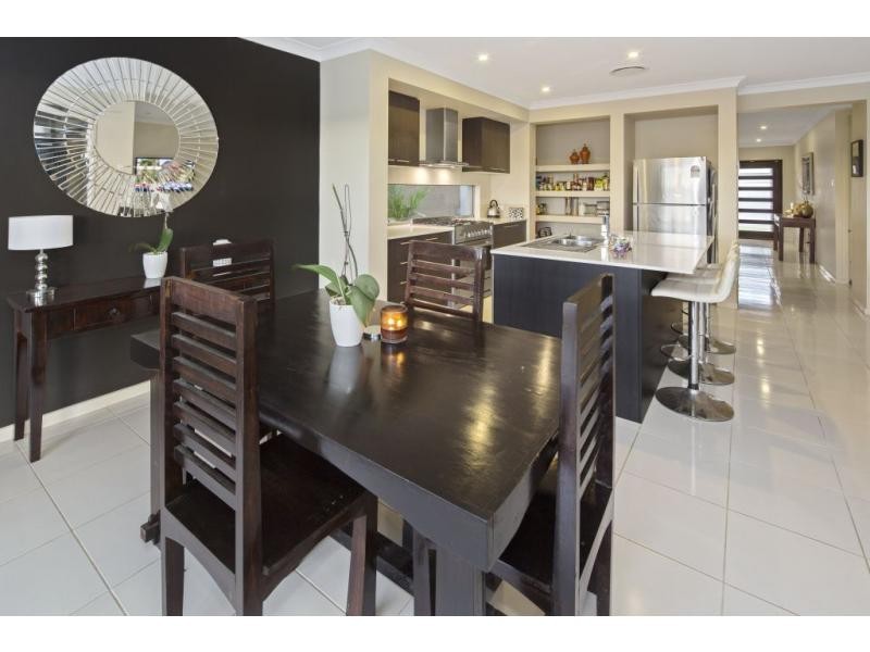 28 Harbourvue Court, Helensvale QLD 4212