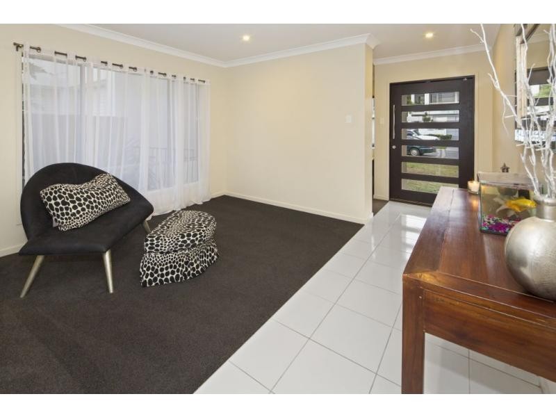 28 Harbourvue Court, Helensvale QLD 4212