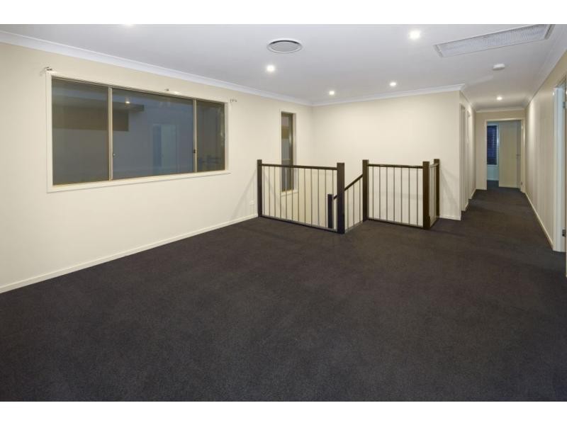 28 Harbourvue Court, Helensvale QLD 4212
