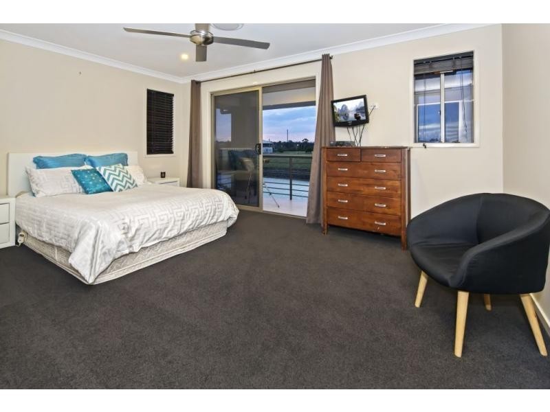 28 Harbourvue Court, Helensvale QLD 4212