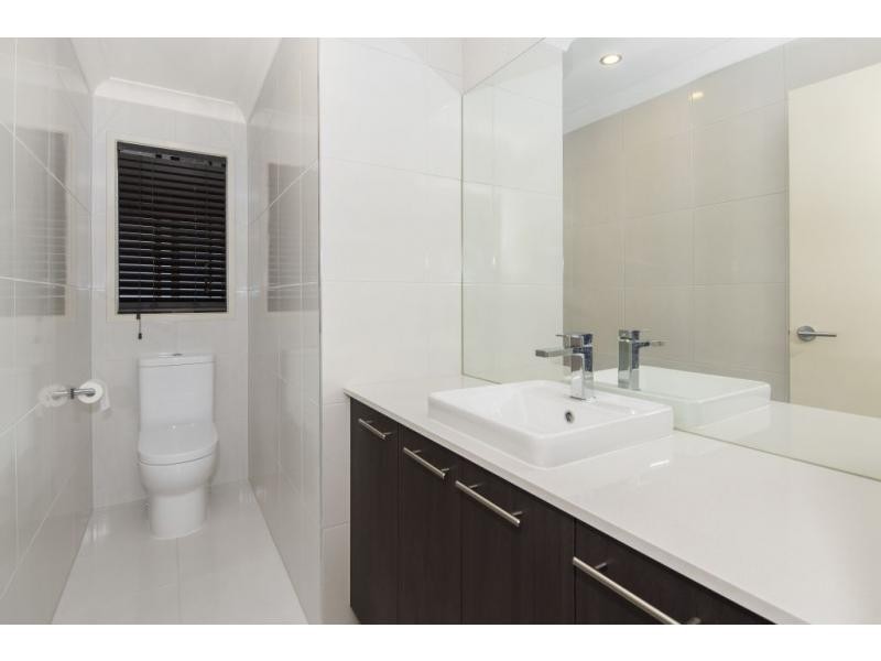 28 Harbourvue Court, Helensvale QLD 4212