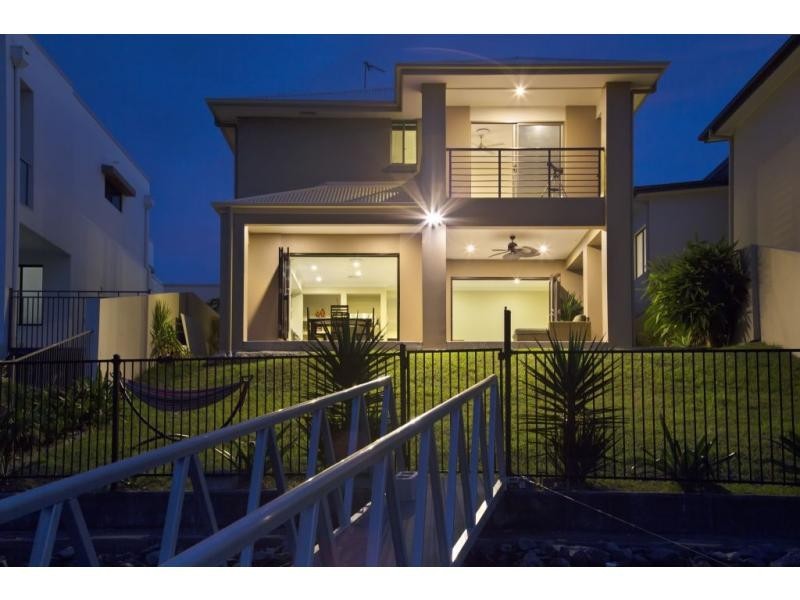28 Harbourvue Court, Helensvale QLD 4212