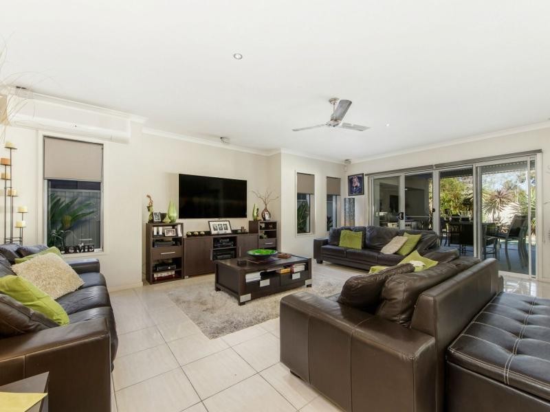 13 River Links Blvd East, Helensvale QLD 4212