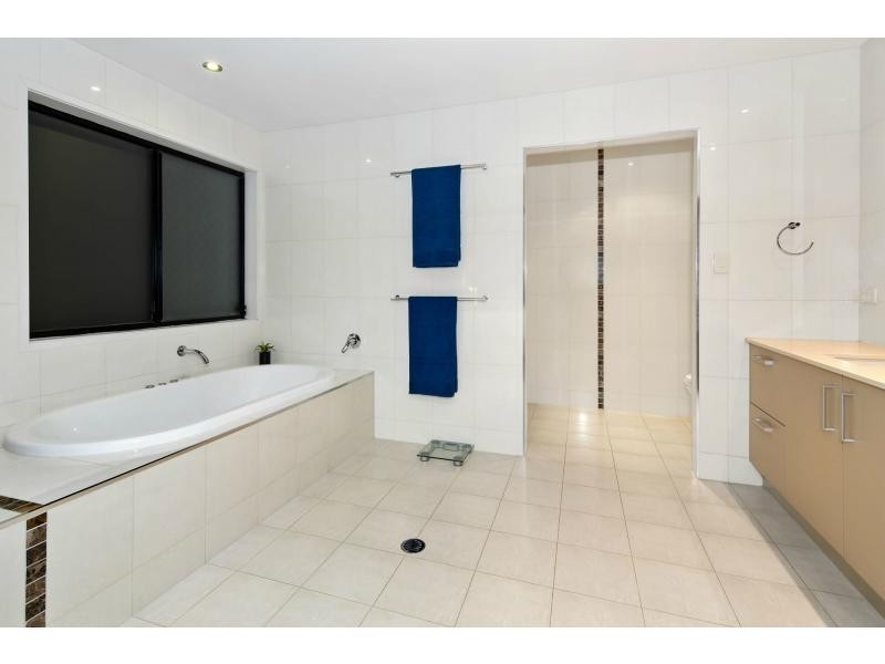 27 Quayside Drive, Helensvale QLD 4212