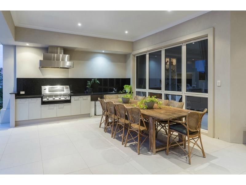 3108 Riverleigh Drive, Hope Island QLD 4212