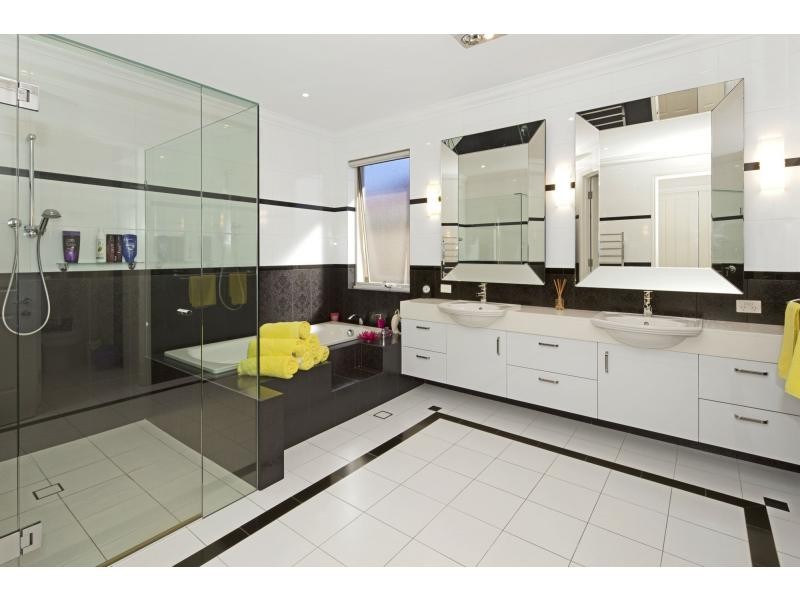 3108 Riverleigh Drive, Hope Island QLD 4212