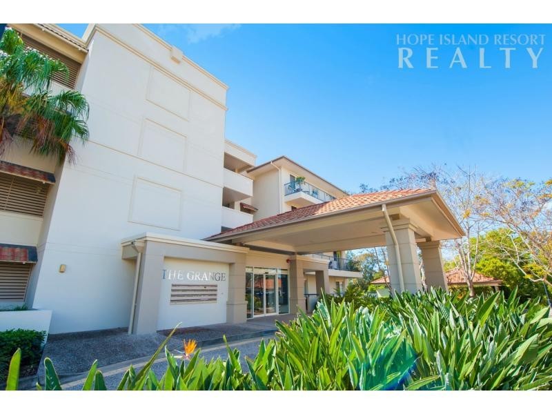 8438 Magnolia Drive East, Hope Island QLD 4212