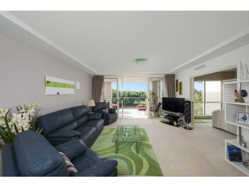 8438 Magnolia Drive East, Hope Island QLD 4212