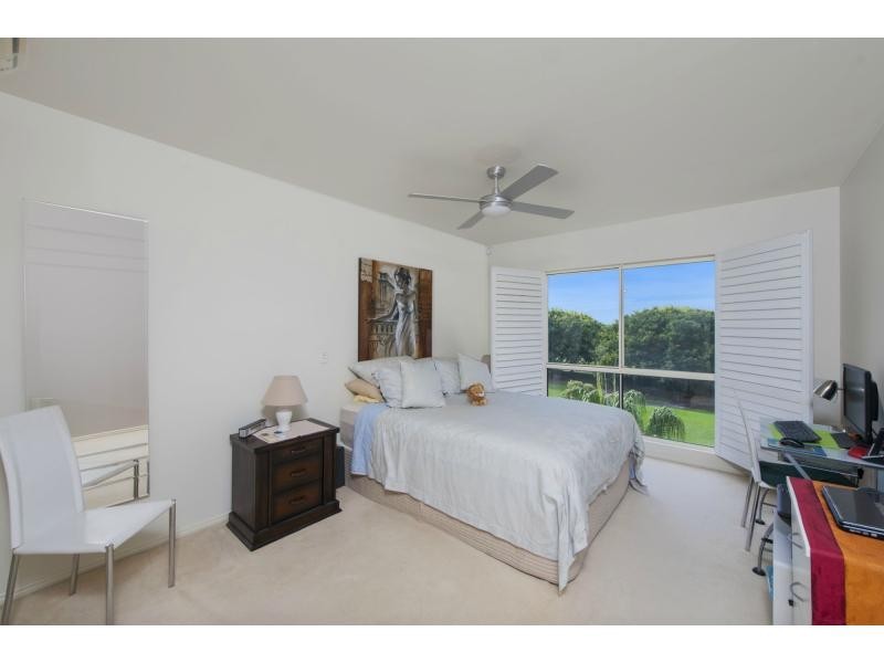 8438 Magnolia Drive East, Hope Island QLD 4212