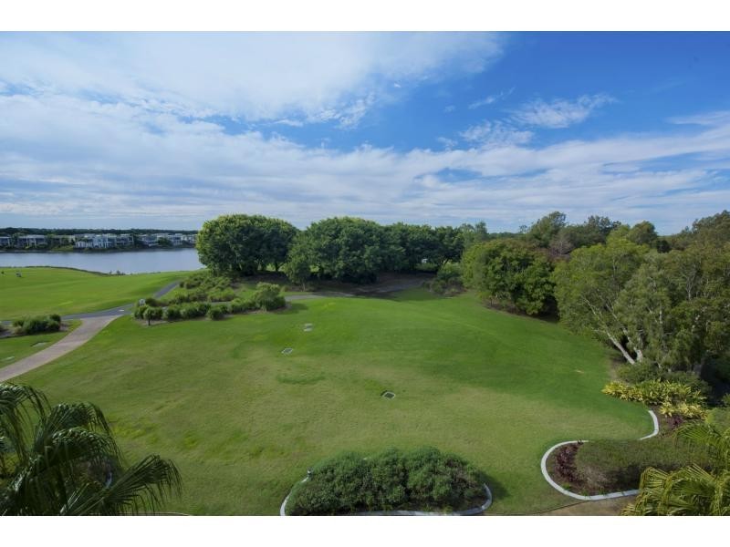 8438 Magnolia Drive East, Hope Island QLD 4212