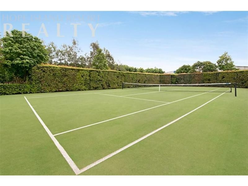 8438 Magnolia Drive East, Hope Island QLD 4212