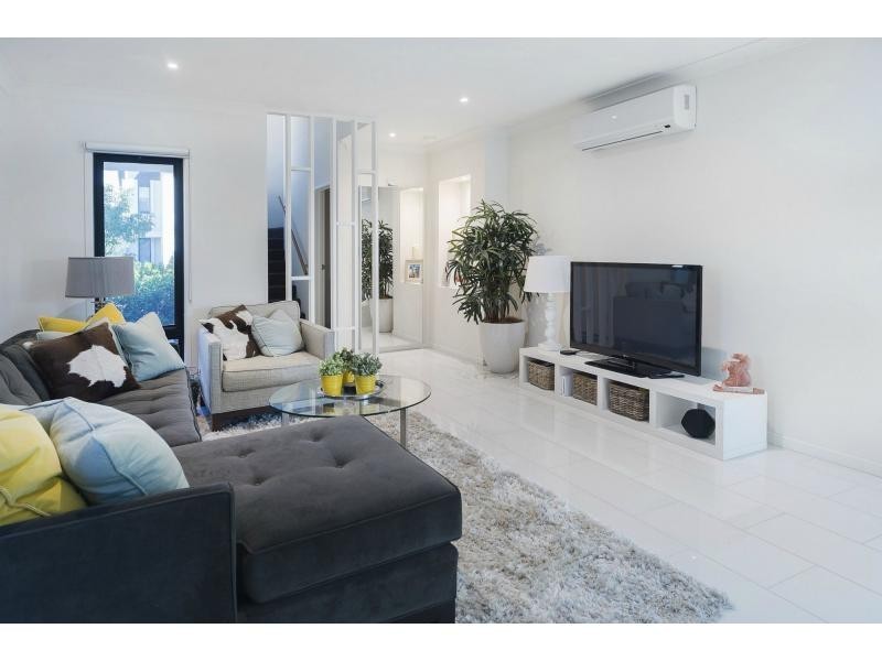 20/126 Marina Quays Boulevard, Hope Island QLD 4212