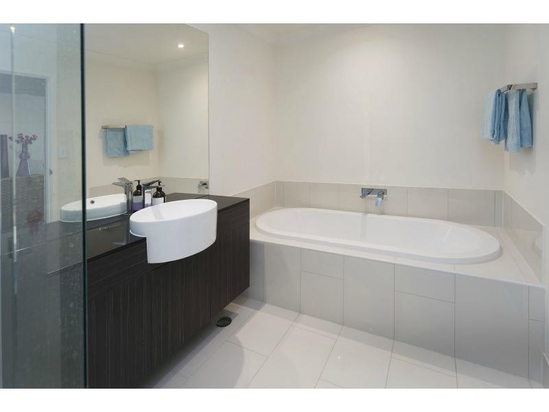 20/126 Marina Quays Boulevard, Hope Island QLD 4212