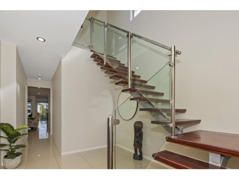 14 Quayside Drive, Helensvale QLD 4212