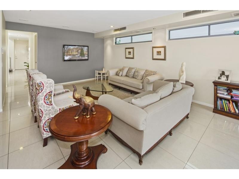 14 Quayside Drive, Helensvale QLD 4212