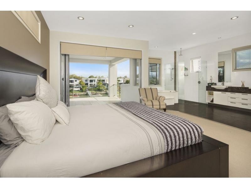 14 Quayside Drive, Helensvale QLD 4212