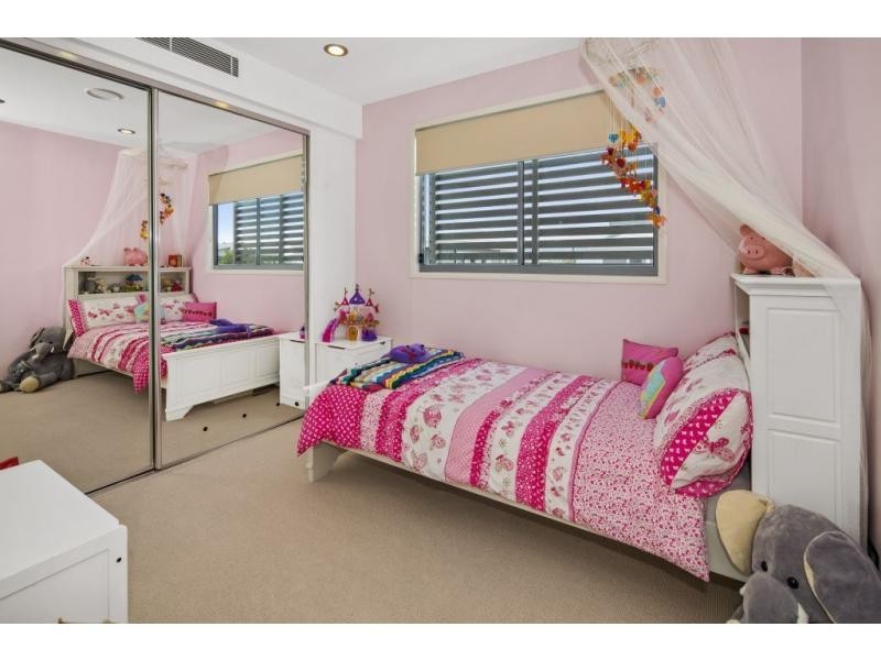 14 Quayside Drive, Helensvale QLD 4212