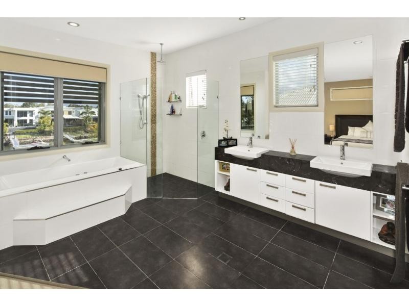 14 Quayside Drive, Helensvale QLD 4212