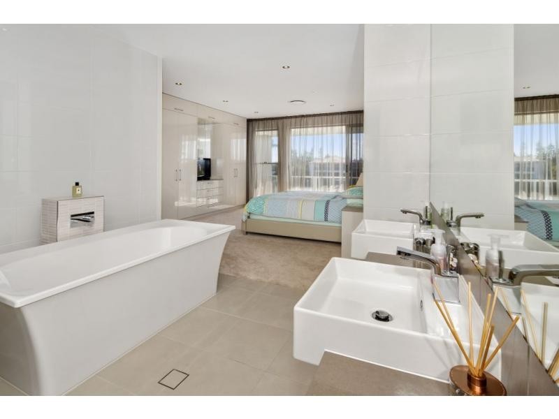 2203 Taromeo Court, Hope Island QLD 4212