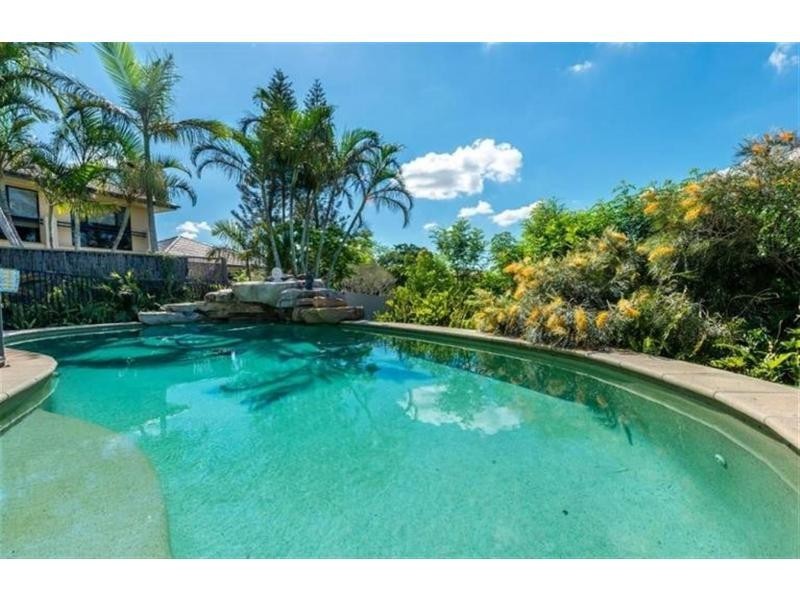 4 River Cove Place, Helensvale QLD 4212