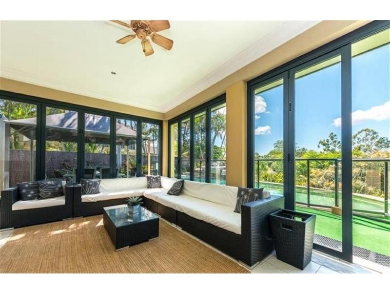 4 River Cove Place, Helensvale QLD 4212