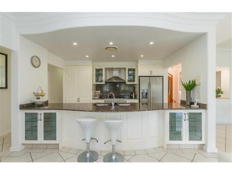4 River Cove Place, Helensvale QLD 4212