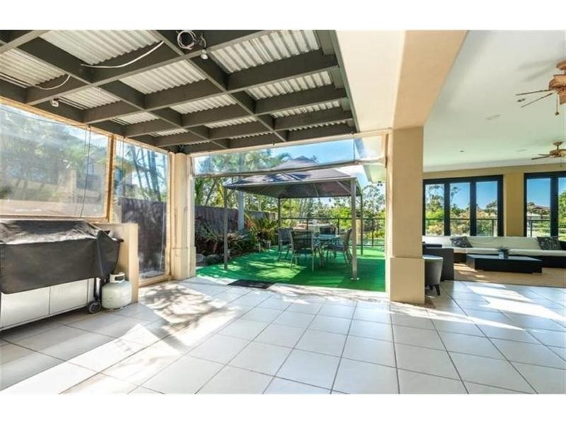 4 River Cove Place, Helensvale QLD 4212