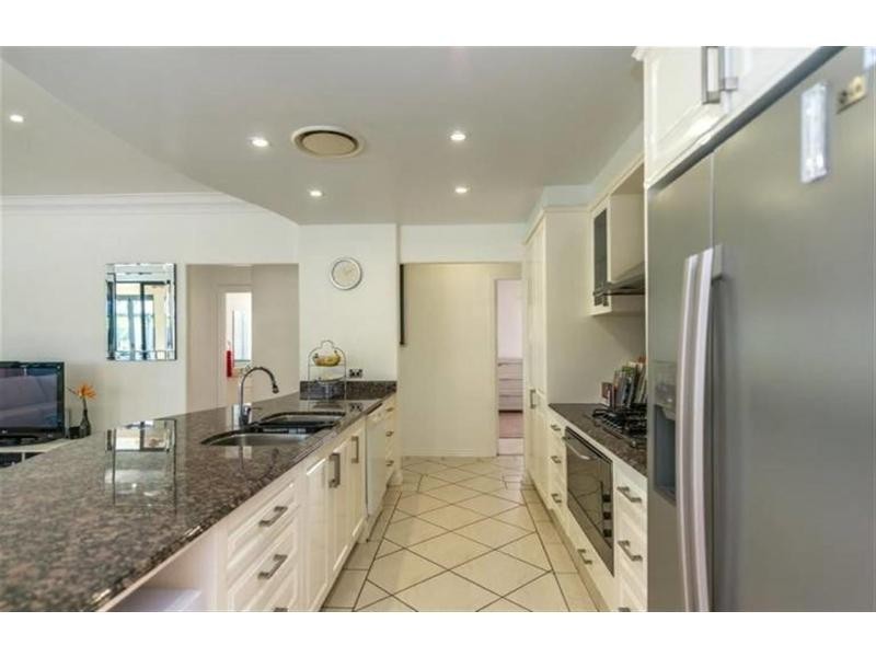 4 River Cove Place, Helensvale QLD 4212