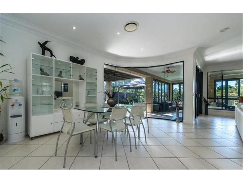 4 River Cove Place, Helensvale QLD 4212