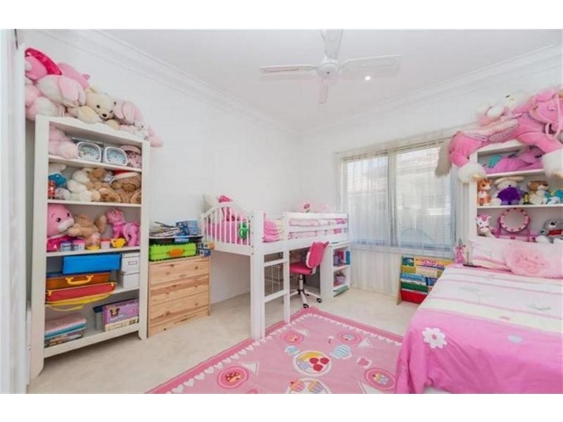 4 River Cove Place, Helensvale QLD 4212
