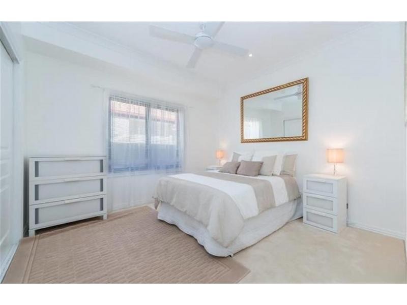4 River Cove Place, Helensvale QLD 4212