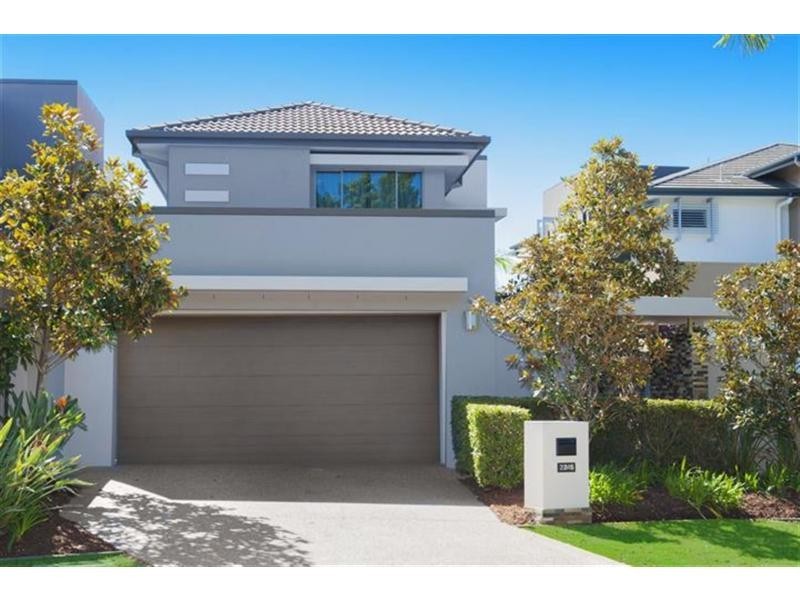 2245 Glengallon Way, Hope Island QLD 4212