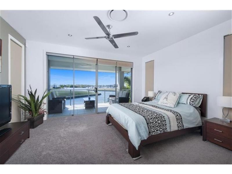 2245 Glengallon Way, Hope Island QLD 4212
