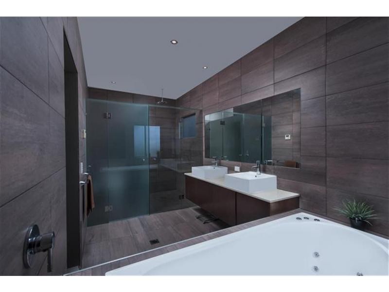 2245 Glengallon Way, Hope Island QLD 4212