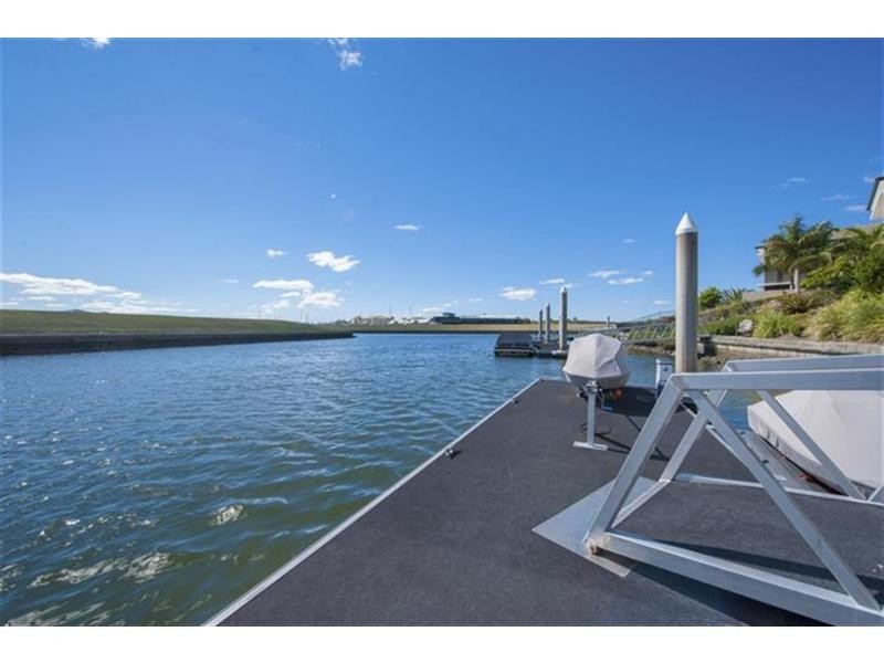 2245 Glengallon Way, Hope Island QLD 4212
