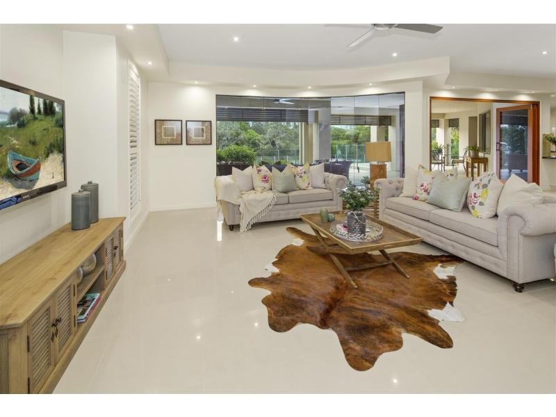 2507 Cressbrook Drive, Hope Island QLD 4212