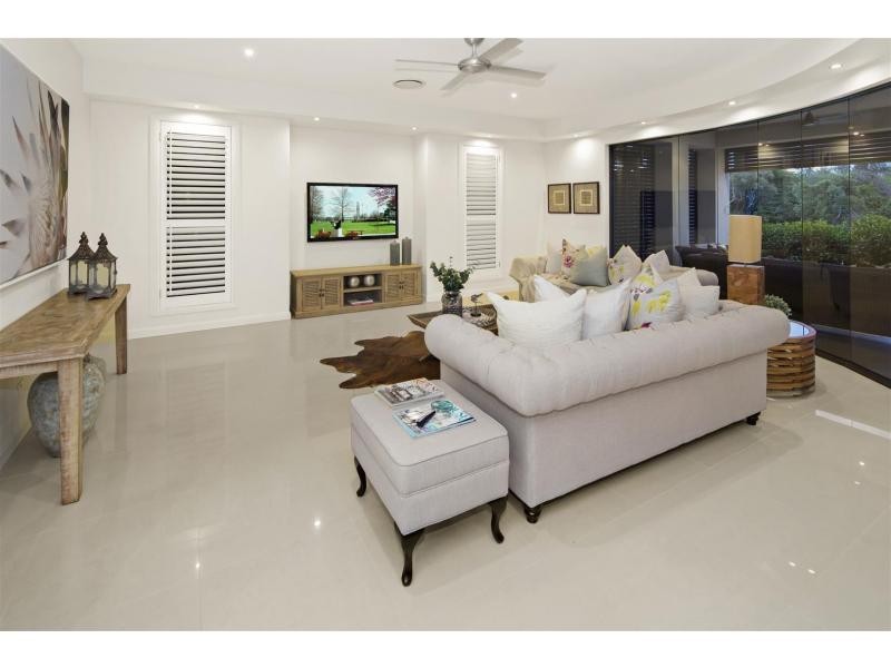 2507 Cressbrook Drive, Hope Island QLD 4212