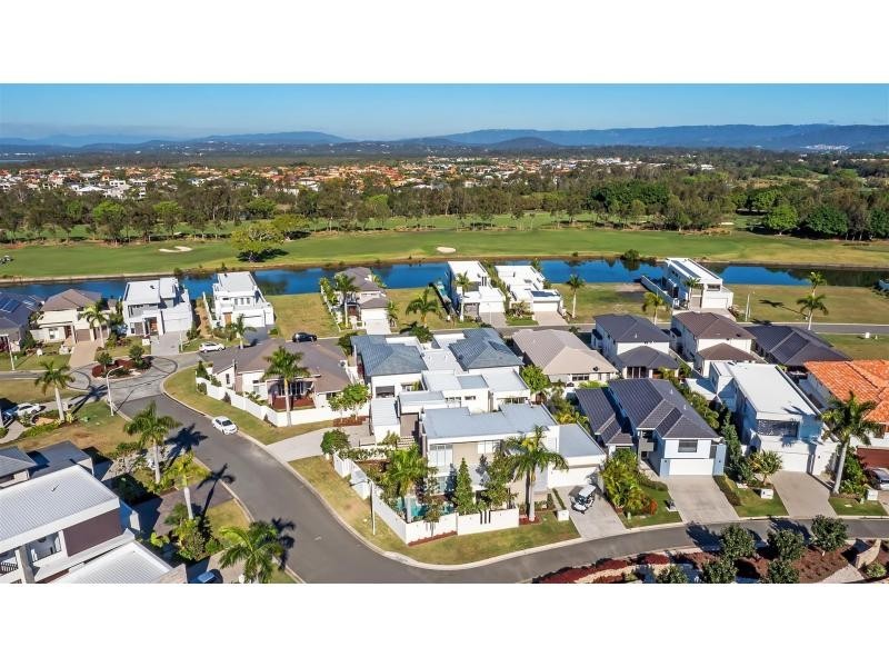 7697 Fairway Boulevard, Hope Island QLD 4212