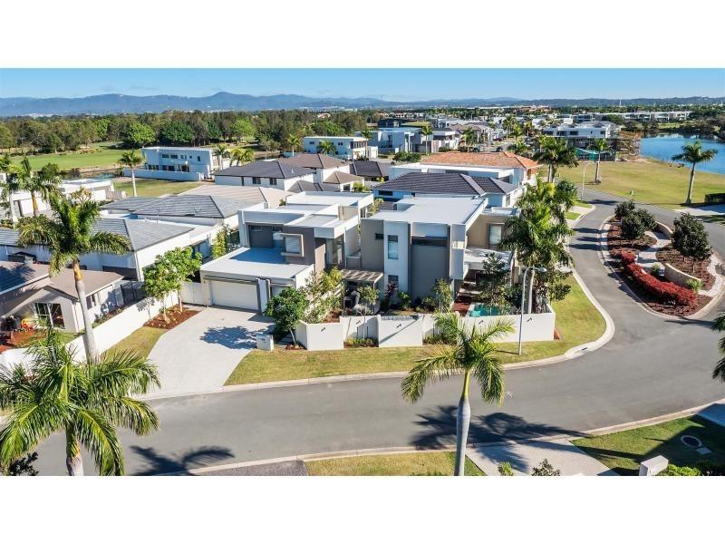 7697 Fairway Boulevard, Hope Island QLD 4212