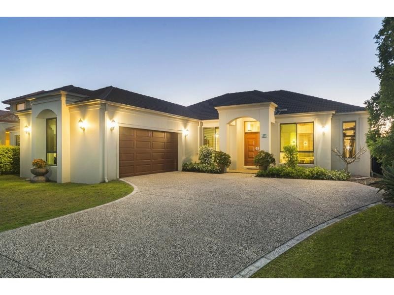27 Calmwater Crescent, Helensvale QLD 4212